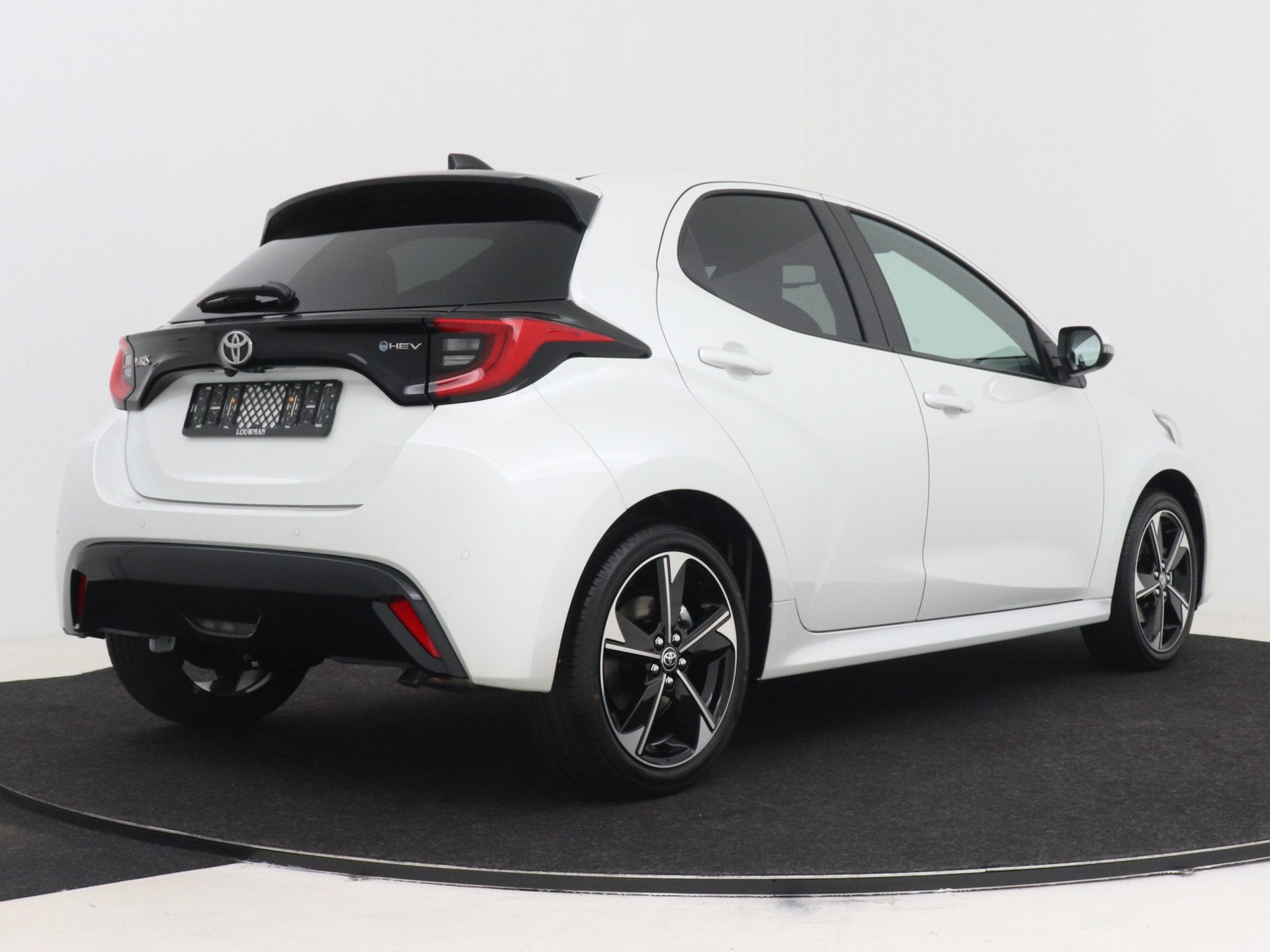 Toyota Yaris 1.5 Hybrid 130 Executive (bj 2025, automaat), Auto's, 12 maanden, 450 kg, Wit, Automatische klimaatregeling