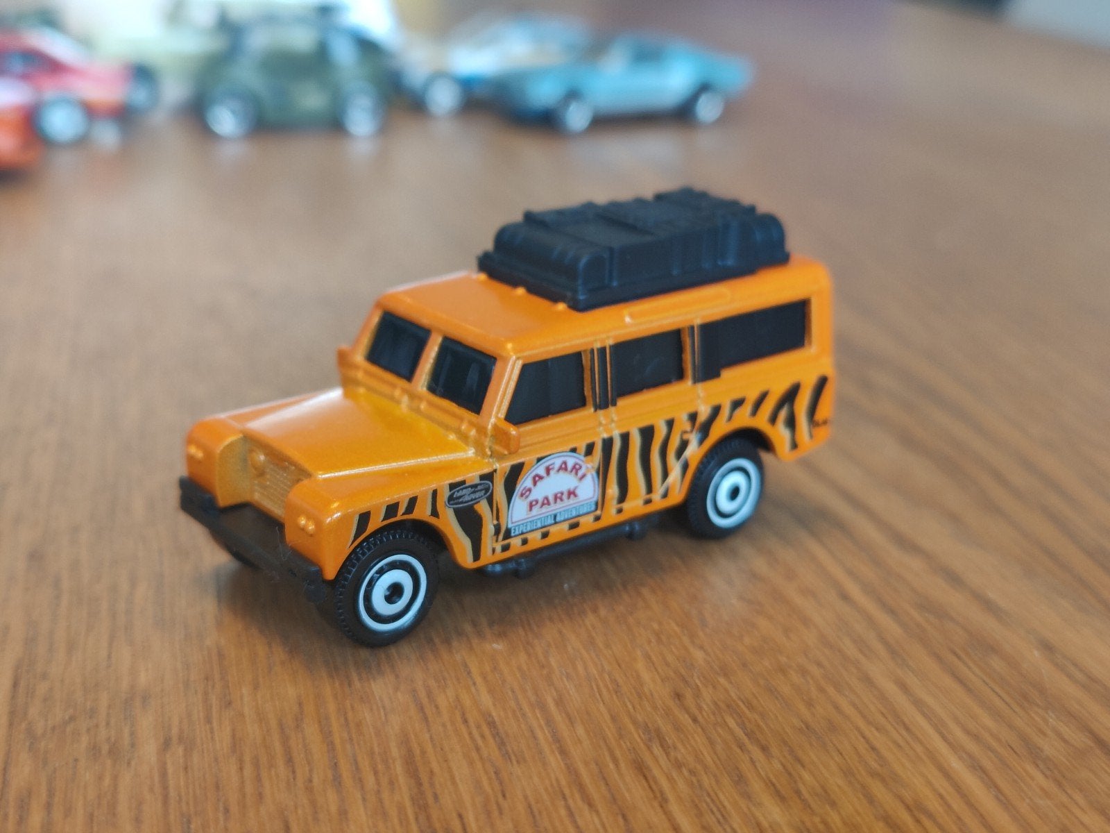 Matchbox Land Rover Defender Safari ORANJE, Ophalen of Verzenden, Zo goed als nieuw, Auto