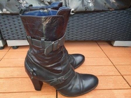 Hugo Boss laarzen mt.42 zwart leer en blauw leer gevoerd, Kleding | Dames, Hoge laarzen, Zwart, Ophalen of Verzenden, Zo goed als nieuw