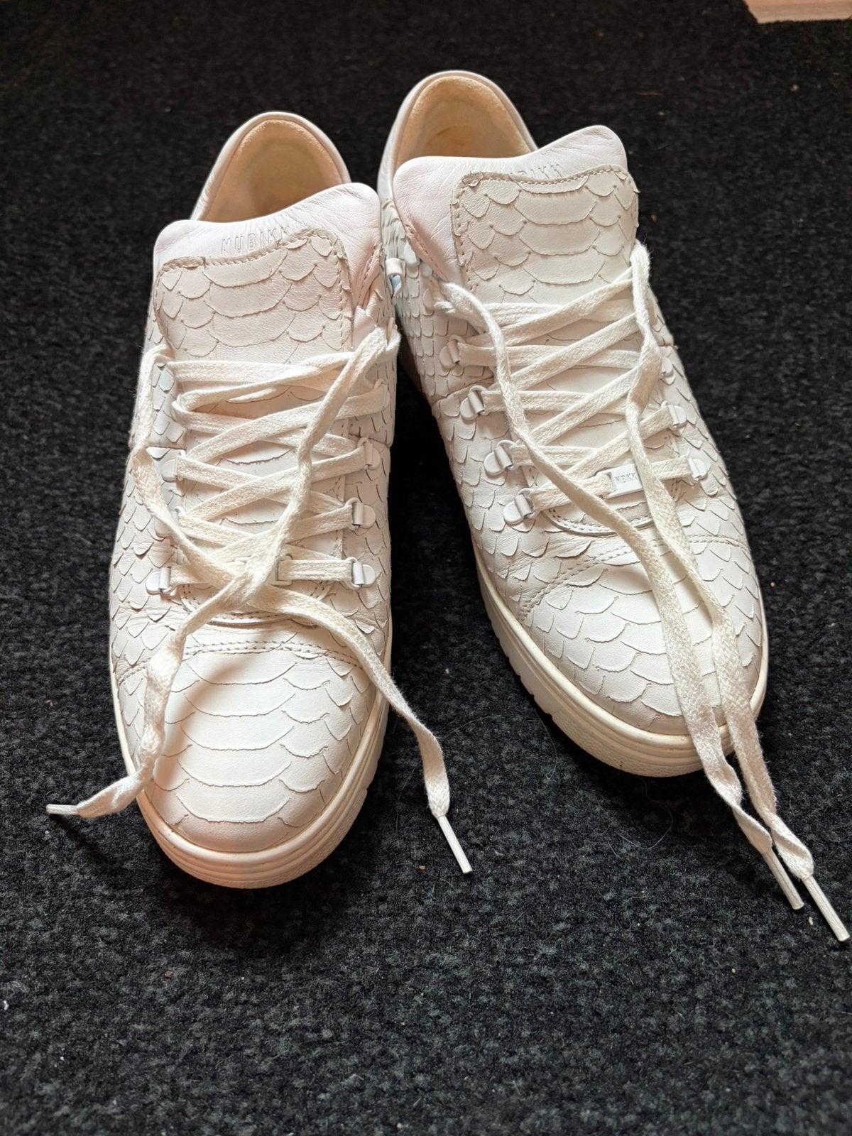 Nubbik in goede staat, Kleding | Dames, Schoenen, Ophalen of Verzenden, Zo goed als nieuw, Wit, Sneakers of Gympen