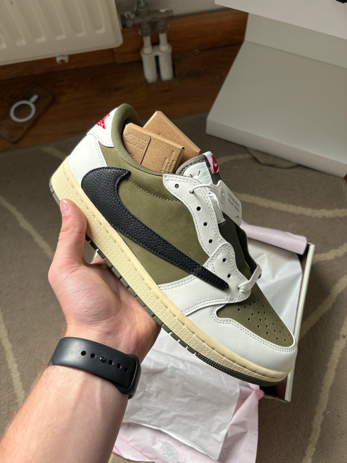 Travis Scott Medium Olive Air Jordan 1 low | EU38 T/M EU44, Ophalen of Verzenden, Nieuw, Overige kleuren, Sneakers of Gympen
