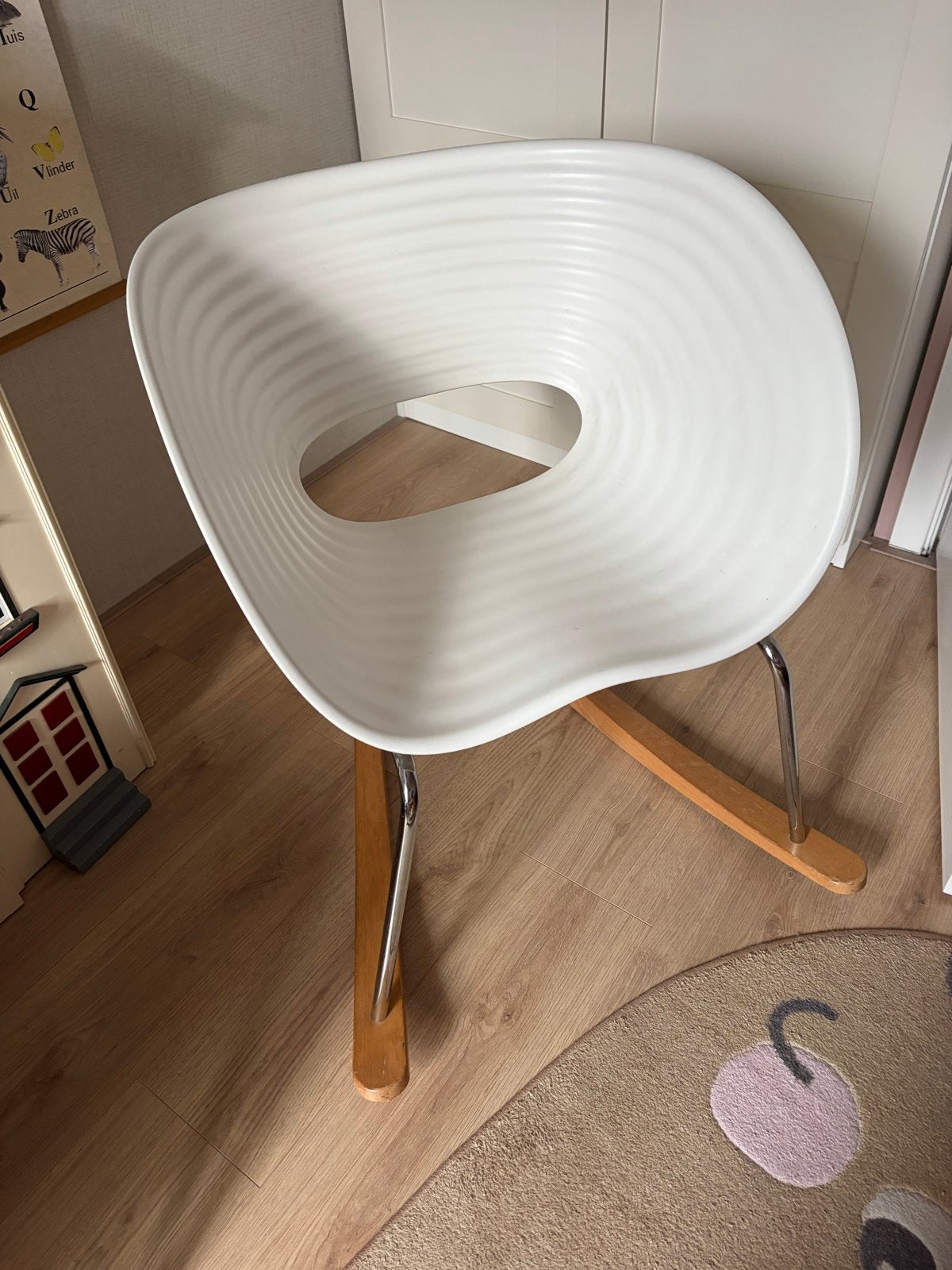 Witte Vitra tom vac schommelstoel, Huis en Inrichting, Stoelen, Ophalen, Kunststof, Gebruikt, Wit