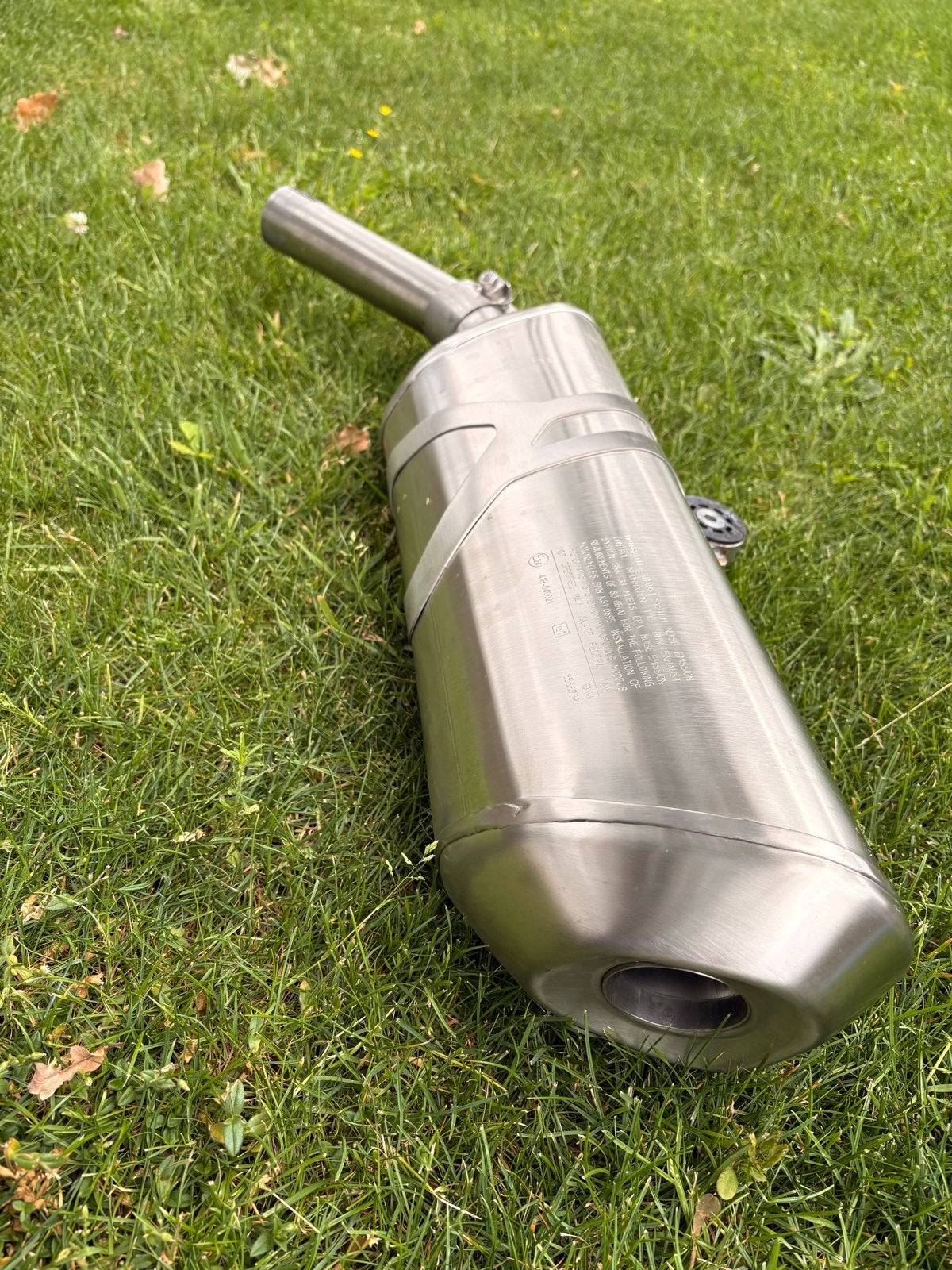 Originele BMW R 18 Akrapovič einddemper, Motoren, Ophalen, Nieuw