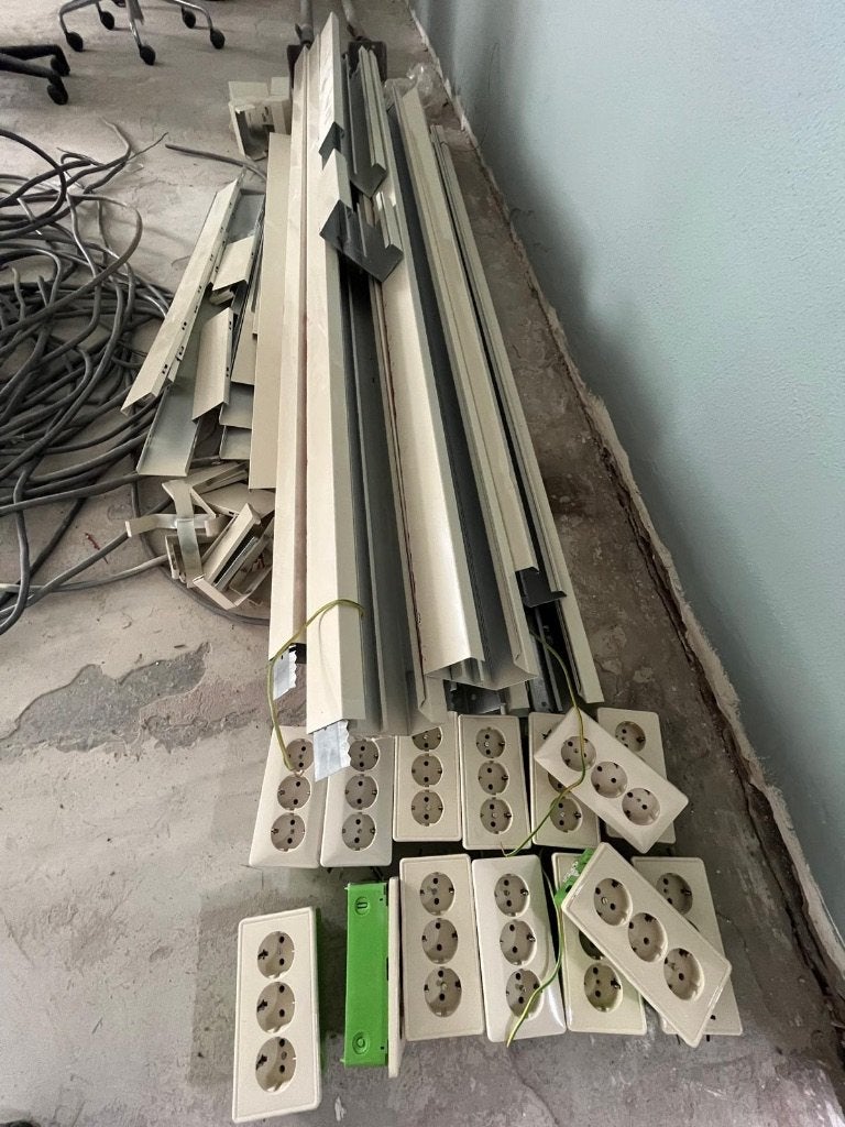 Metalen installatiegoten met inbouw stopcontacten, Ophalen, Gebruikt, Overige typen