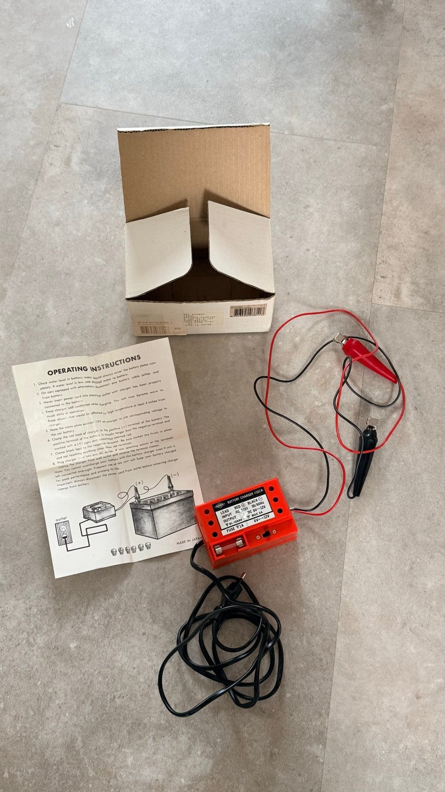 MBK Acculader #102A - 6V/12V, 2A, Made in Japan, Ophalen of Verzenden, Gebruikt, Universele onderdelen