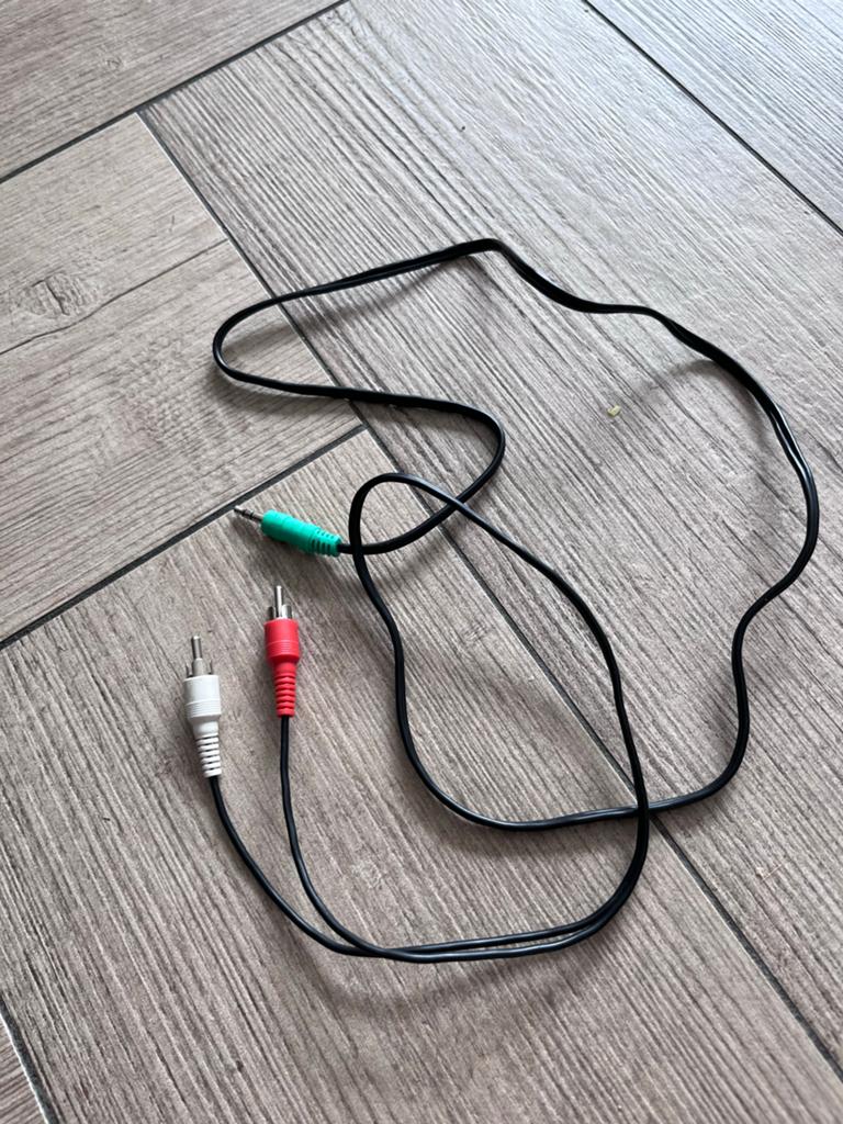 Audio kabel 3.5mm jack naar 2x RCA (tulp) - Gebruikt, Ophalen of Verzenden, Gebruikt, Minder dan 2 meter, Overige kabels