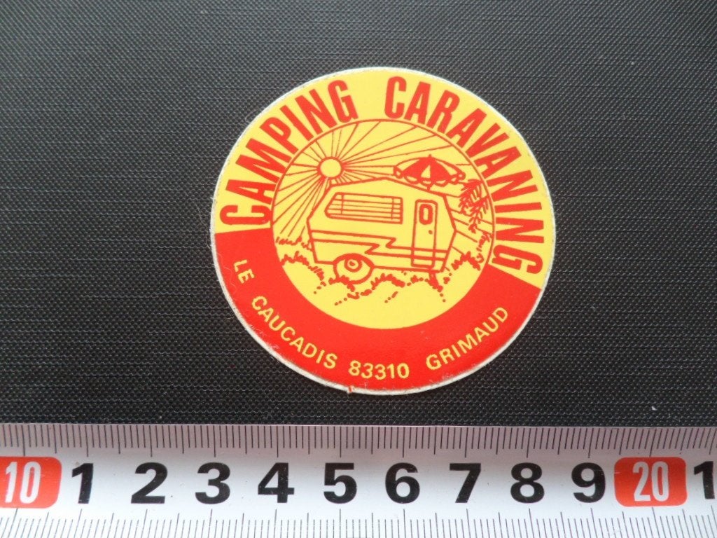 sticker camping caravaning le caucadis grimaud frankrijk, Ophalen, Zo goed als nieuw