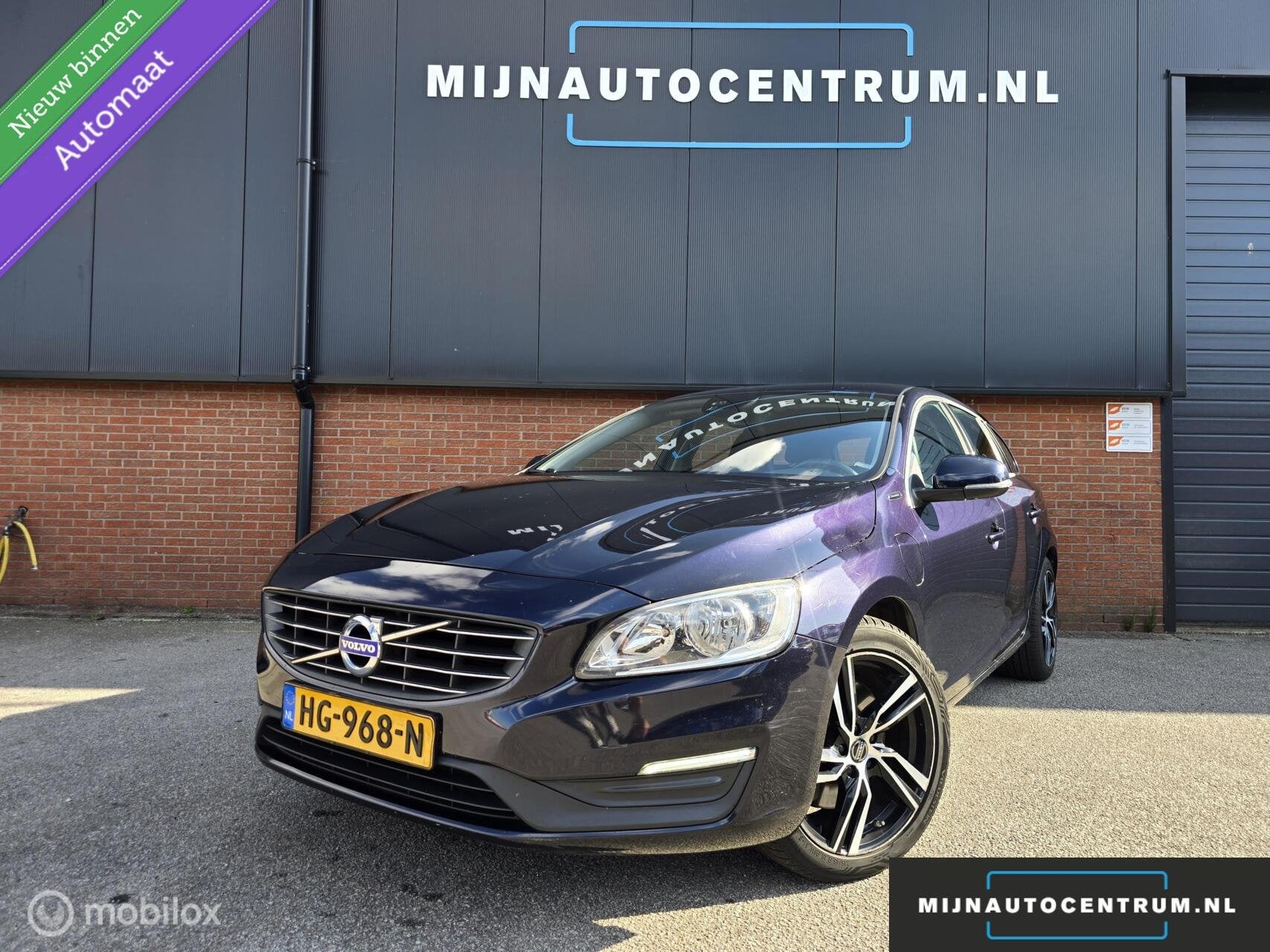 Volvo V60 2.4 D6 Twin Engine Momentum / DEALER ONDERHOUDEN, Auto's, Volvo, Automaat, Blauw, Leder en Stof, Automatische klimaatregeling