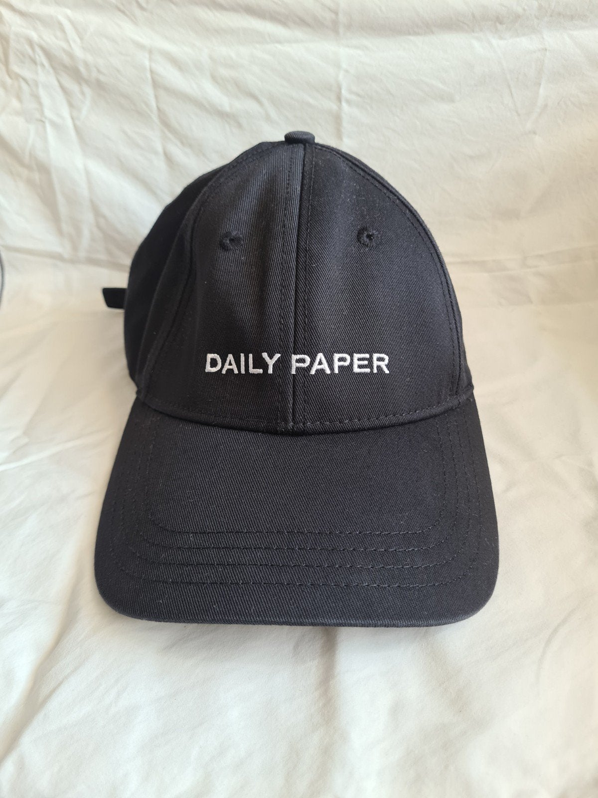 Daily Paper Zwarte Pet - Zo goed als nieuw, Kleding | Heren, Hoeden en Petten, Ophalen of Verzenden, Zo goed als nieuw, One size fits all