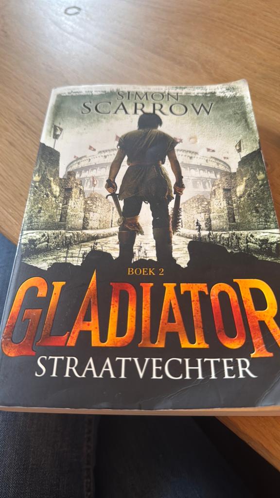 Simon Scarrow - Straatvechter, Ophalen of Verzenden, Zo goed als nieuw, Simon Scarrow
