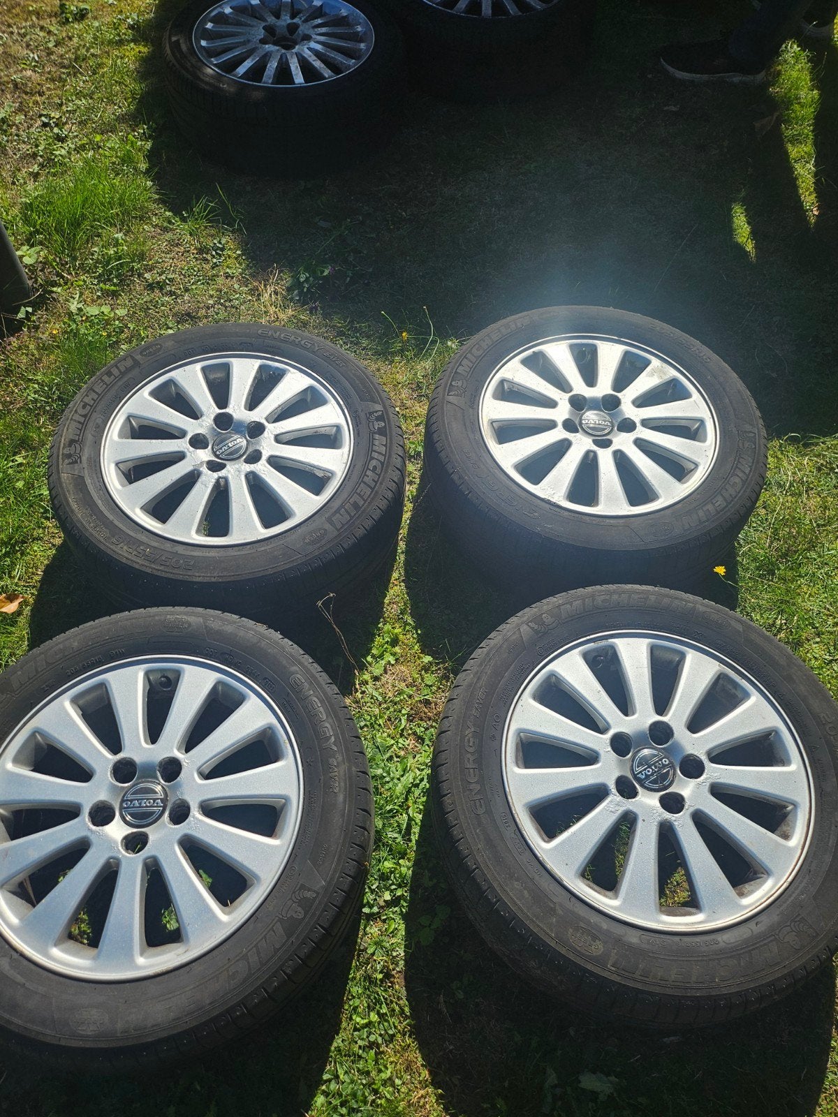 16 inch volvo velgen met 2x4mm 2x5mm band michelin, Ophalen, Gebruikt, Volvo