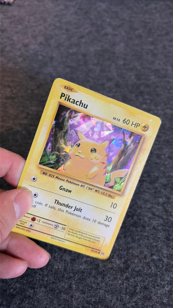 Pikachu 35/108 Cracked Ice Holo, Hobby en Vrije tijd, Verzamelkaartspellen | Pokémon, Ophalen of Verzenden, Zo goed als nieuw