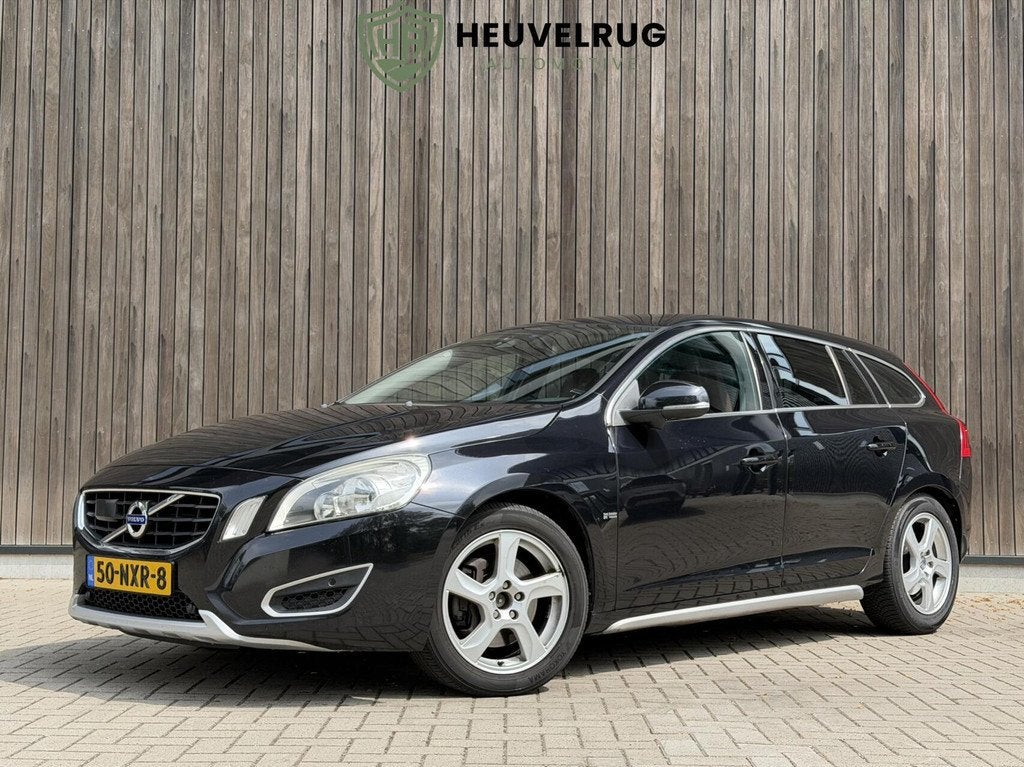 Volvo V60 2.0T Momentum | TREKHAAK | LEDER | STOELVERWARMING, Auto's, Voorwielaandrijving, Euro 5, 4 cilinders, Zwart
