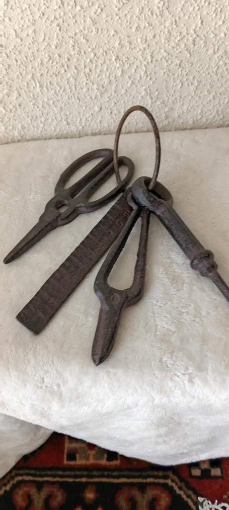 Decoratief gereedschap: schaar, priem, meetlat en tang, Ophalen of Verzenden