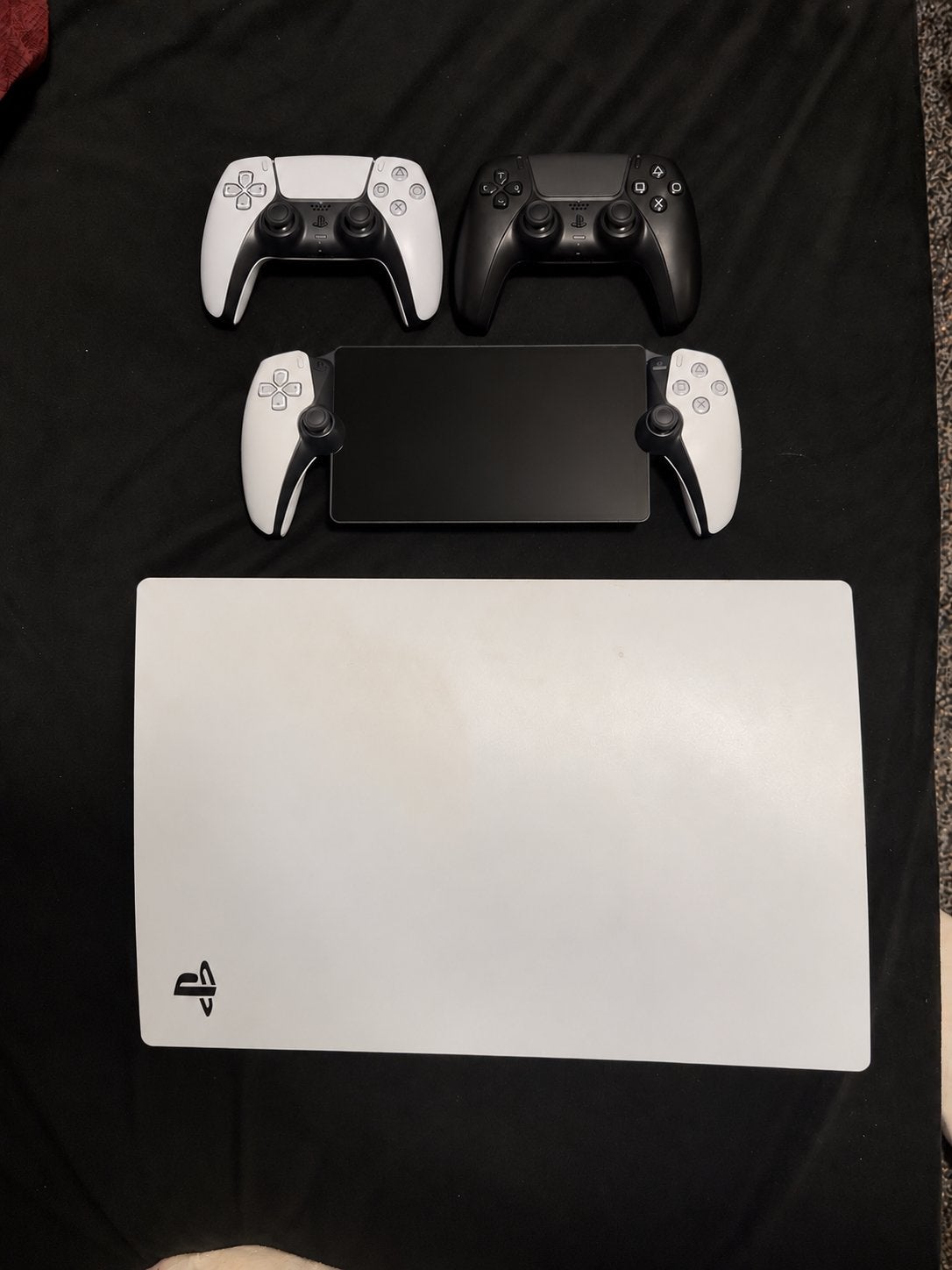 PS5 Digital + 2 controllers + PlayStation Portal