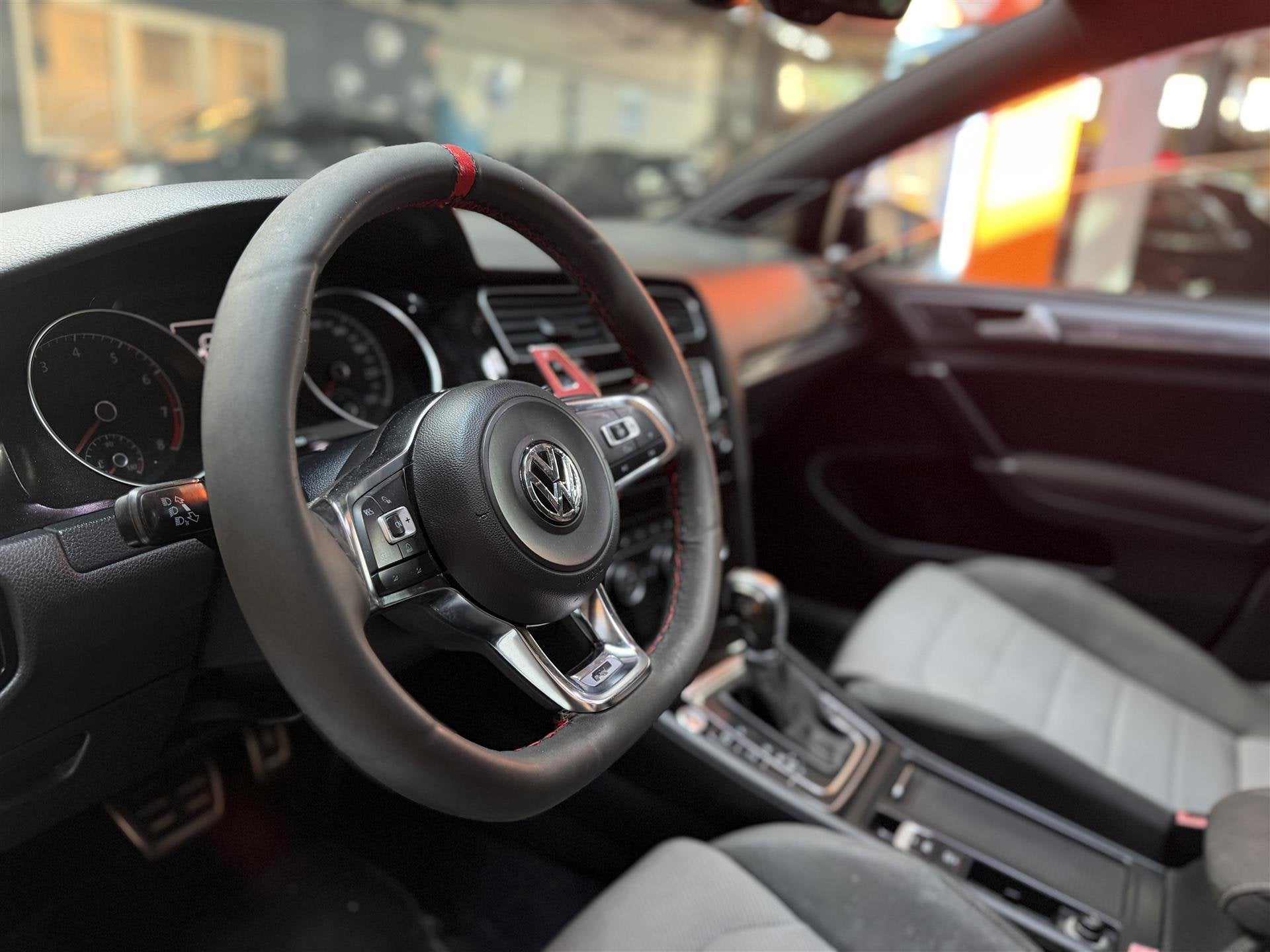 Foto 4 van Volkswagen Golf 1.4 TSI DSG | R-Line | Pano | Akra | Maxton