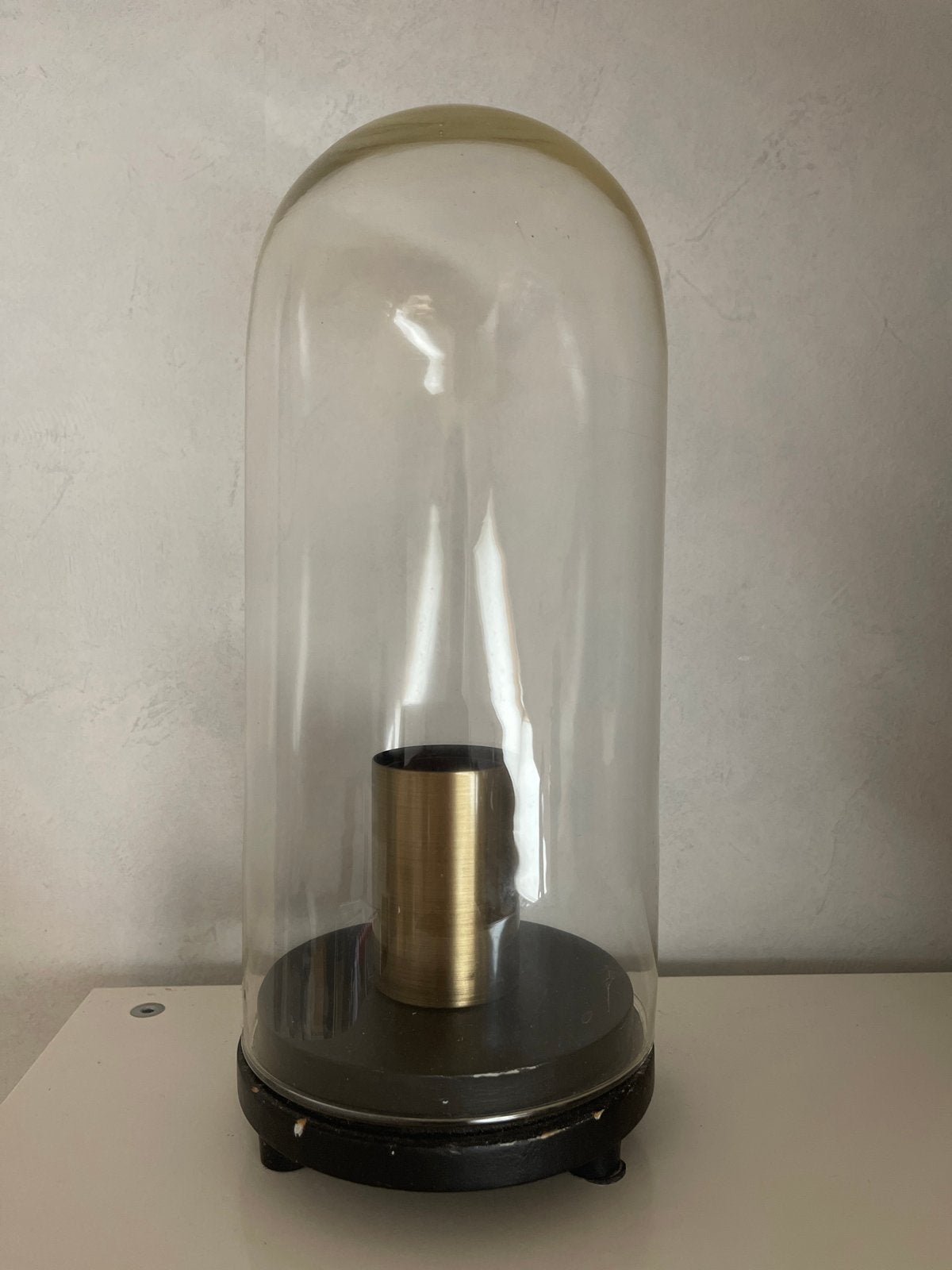 Glazen stolp met messing object, Ophalen of Verzenden, Glas
