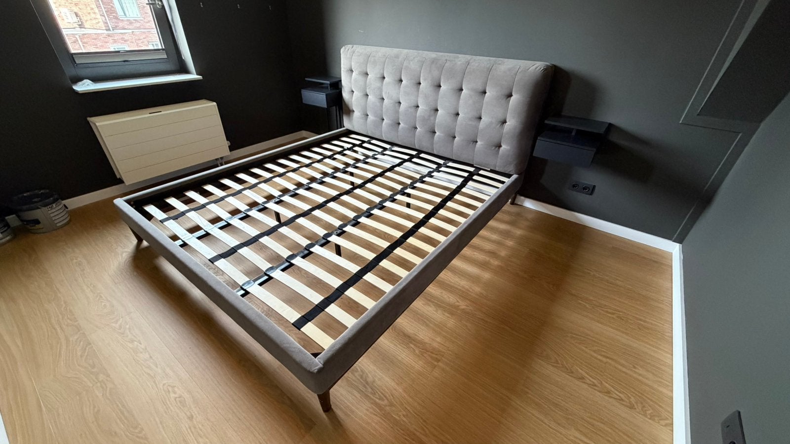 Bed 180x200cm excl. matras in showroomstaat, Huis en Inrichting, Slaapkamer | Bedden, Zo goed als nieuw, Tweepersoons, 180 cm