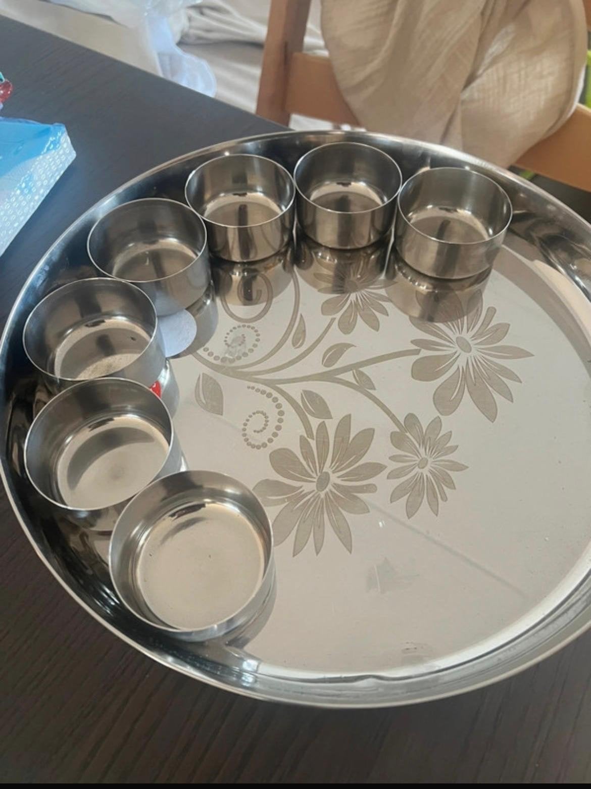 Zilverkleurige Indiase Thali Set met Kommetjes, Ophalen, Aziatisch, Zo goed als nieuw, Metaal