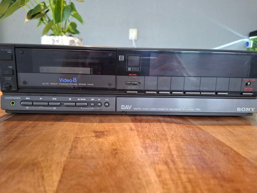 Sony EV-S700ES,  gespecialiseerde Video8, Ophalen