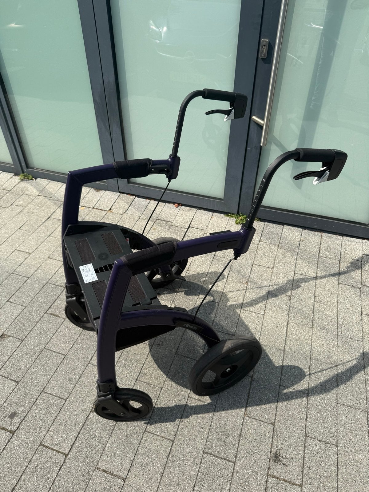 Rollzmotion 2 in 1 rollator en rolstoel, Diversen, Rollators, Ophalen of Verzenden, Opvouwbaar, Zo goed als nieuw