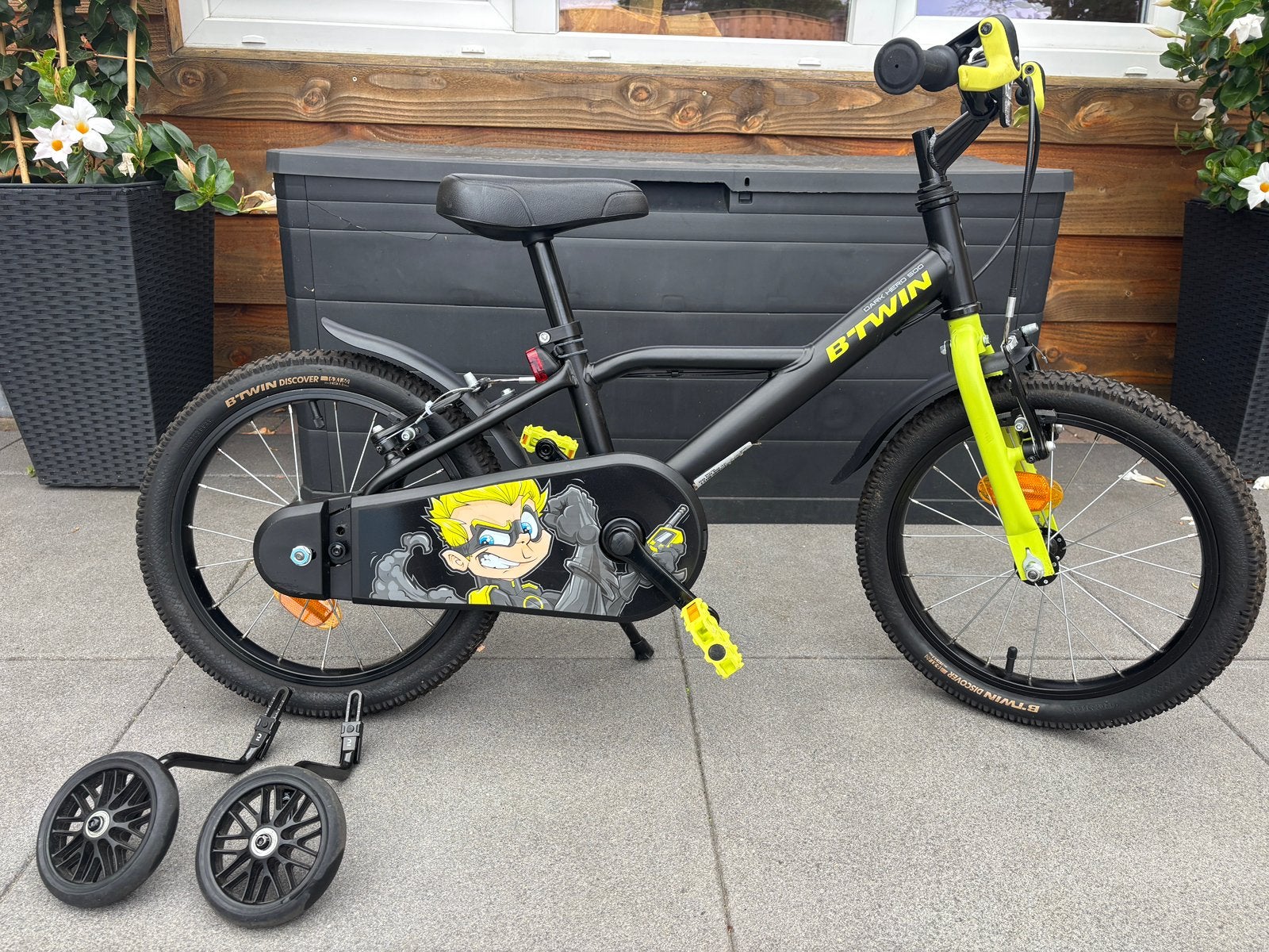 Kinderfiets b'twin dark hero 500 16 Inch te koop, Fietsen en Brommers, Fietsen | Kinderfietsjes, Ophalen, Zijwieltjes, 16 tot 20 inch