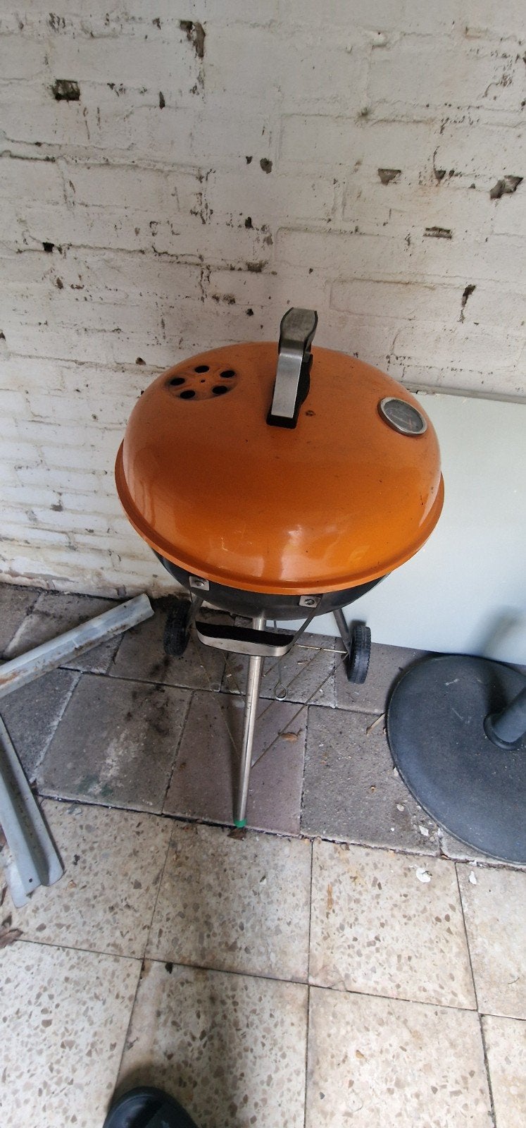 Gratis BBQ - Oranje houtskoolbarbecue, Ophalen of Verzenden, Gebruikt, Onbekend