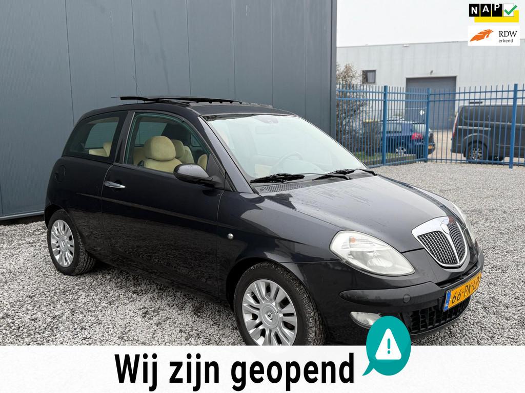 Lancia Ypsilon 1.4-16V Platino AUTOMAAT!CRUISE!PANO!CLIMA!KO, Auto's, Lancia, Voorwielaandrijving, Beige, 400 kg, Alcantara