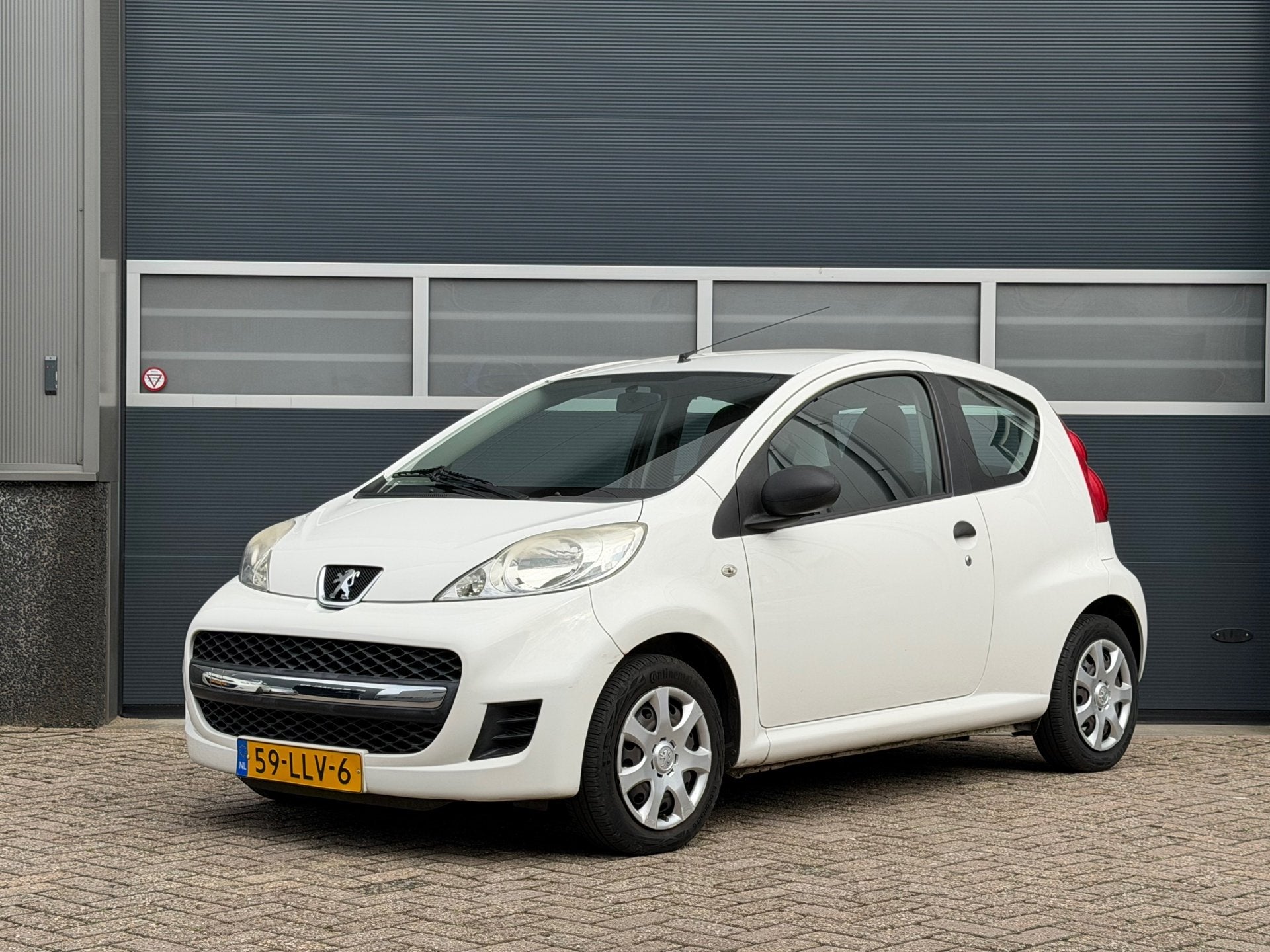 Peugeot 107 1.0-12V XR bj.2010 Stuurbekr|Radio|Nette staat., Voorwielaandrijving, Stof, 4 stoelen, Origineel Nederlands