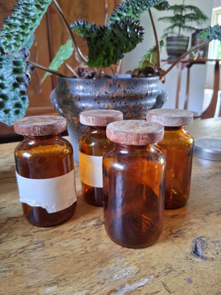 Oude bruin glas apotheek flesjes, Ophalen of Verzenden