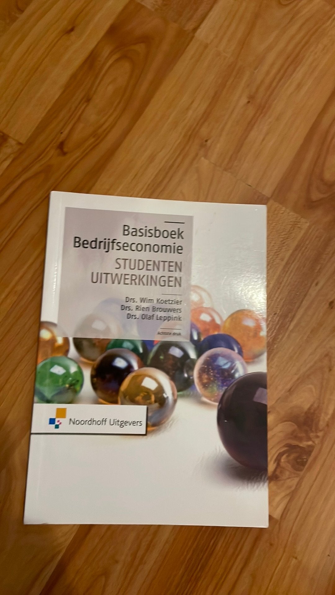 3x Basisboek bedrijfseconomie,  opgaven en uitwerkingen, Ophalen of Verzenden, Zo goed als nieuw, Economie en Marketing