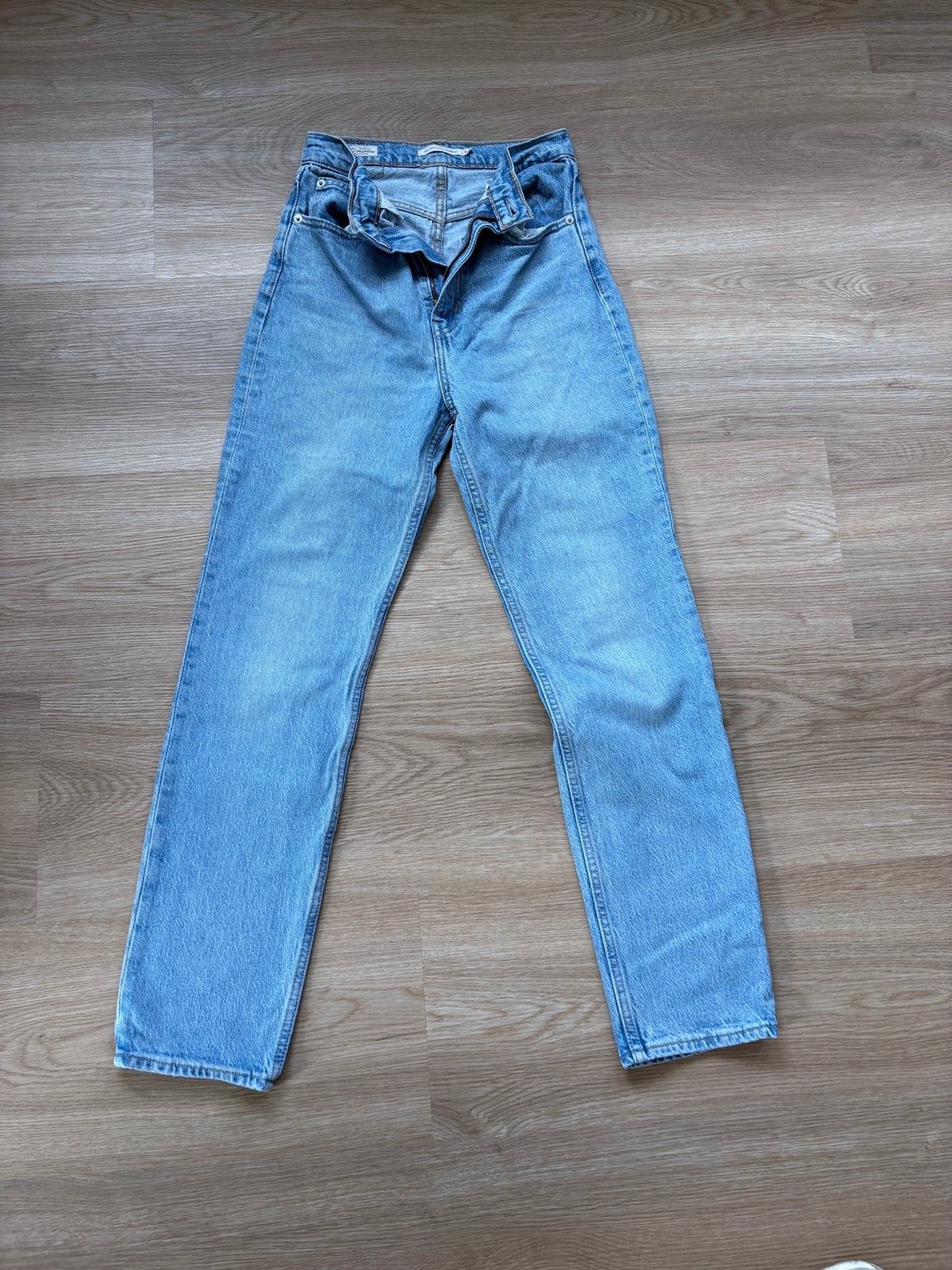 Te koop Levi’s broek maat 24, Ophalen of Verzenden, Zo goed als nieuw, Blauw, W27 (confectie 34) of kleiner