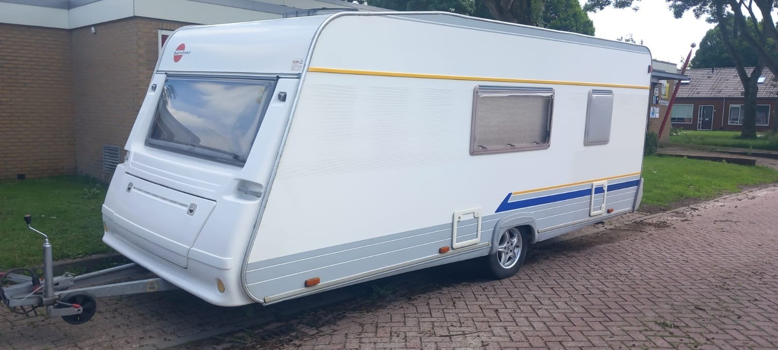 Bürstner Ventana 490TK Avantgarde (2002) met stapelbed, Vast bed, Treinzit, Particulier, Bürstner