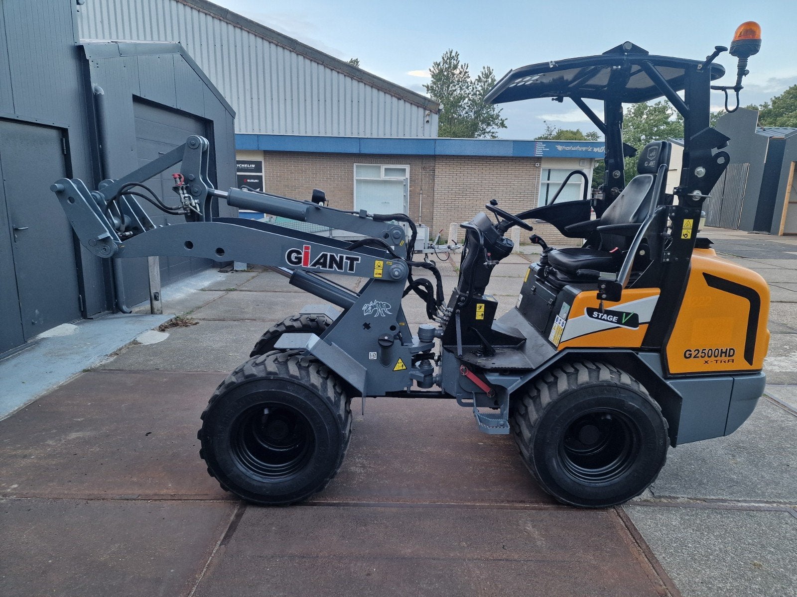 Te Huur schovel mini schovel wiellader giant 2500 HD-EXTRA, Ophalen of Verzenden