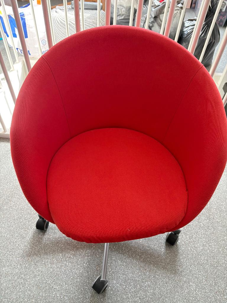 Rode kuipstoel Ikea, Ophalen, Stof, Zo goed als nieuw, Eén