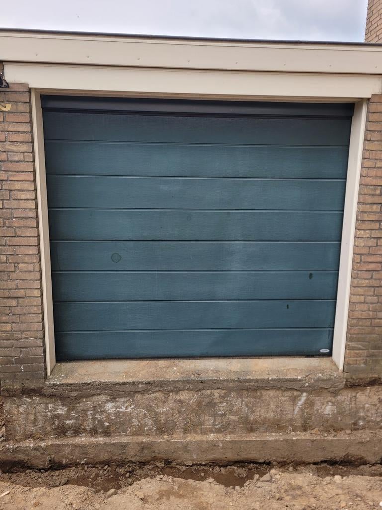 Garagedeur roldeur met motor, 2.35m breed, 2m hoog, Doe-het-zelf en Verbouw, Deuren en Horren, Ophalen, Gebruikt, 120 cm of meer