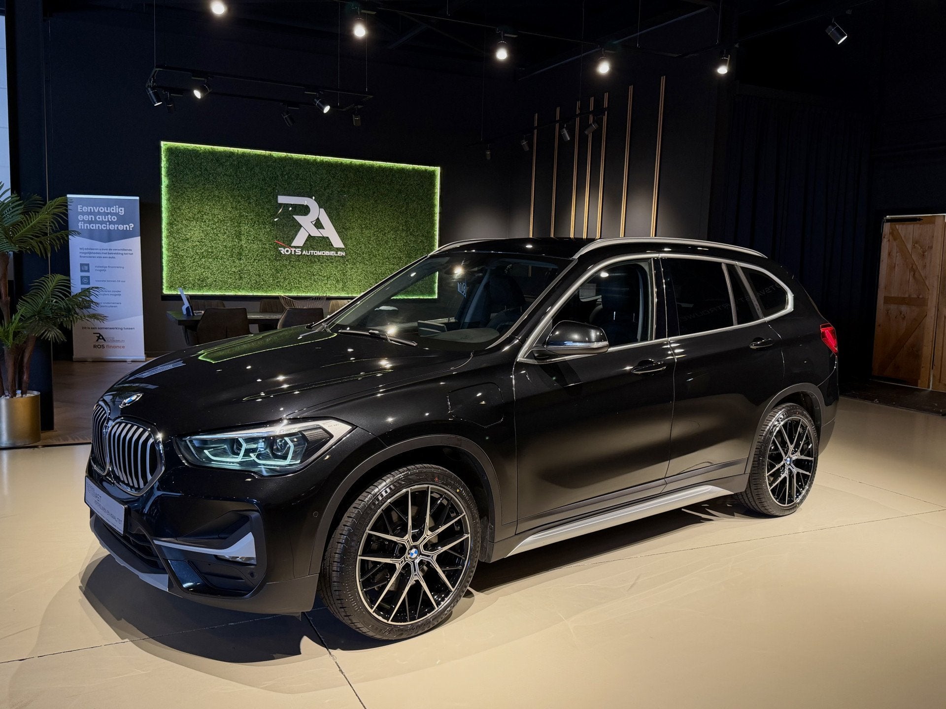 BMW X1 xDrive25e High-Exe Navi|Leer|LED|Trekhaak 2021 Zwart