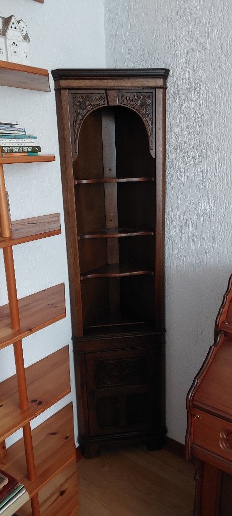 Oud, houten hoekkastje, Ophalen