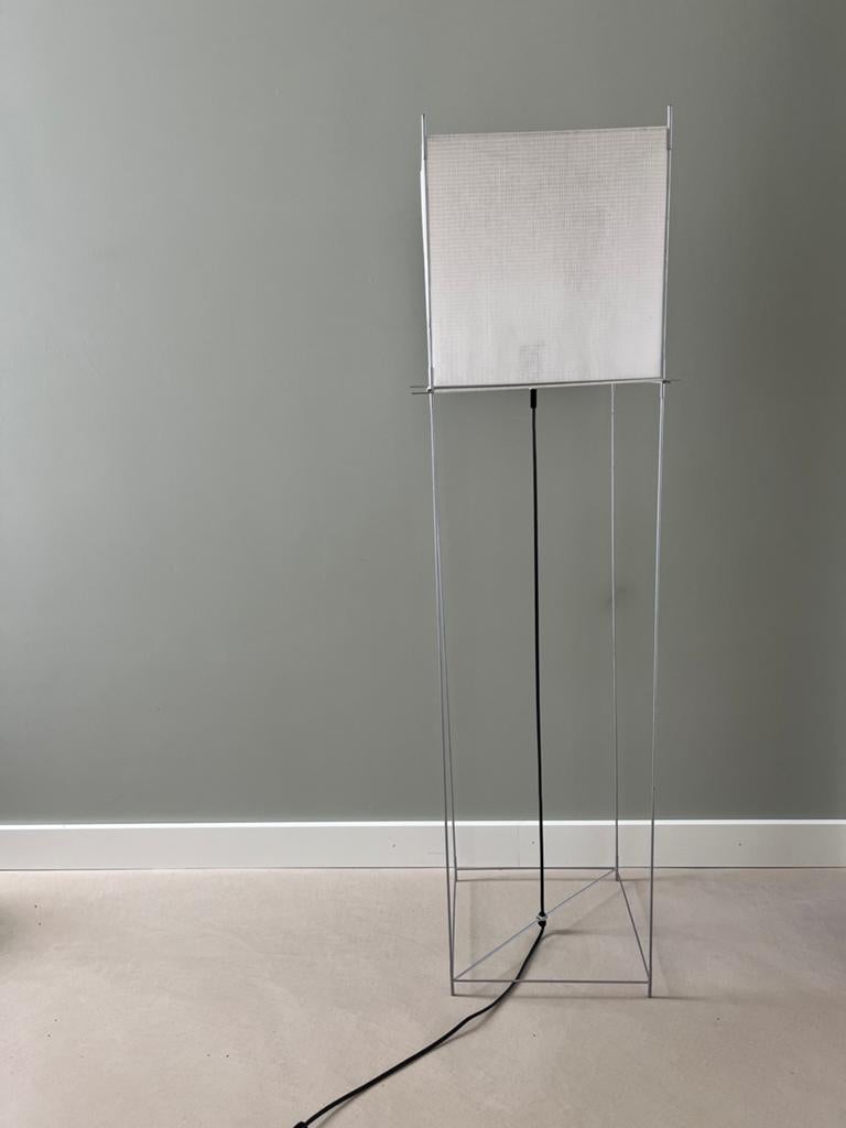 Lotek vloerlamp, uitgebracht door Hollands Licht, Huis en Inrichting, Lampen | Vloerlampen, Ophalen, Gebruikt, Stof, Minimalistisch