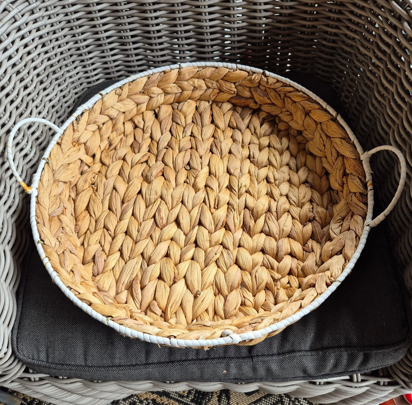 Decoratieve rieten schaal met handvatten, Ophalen, Gebruikt, Schaal, Gevlochten