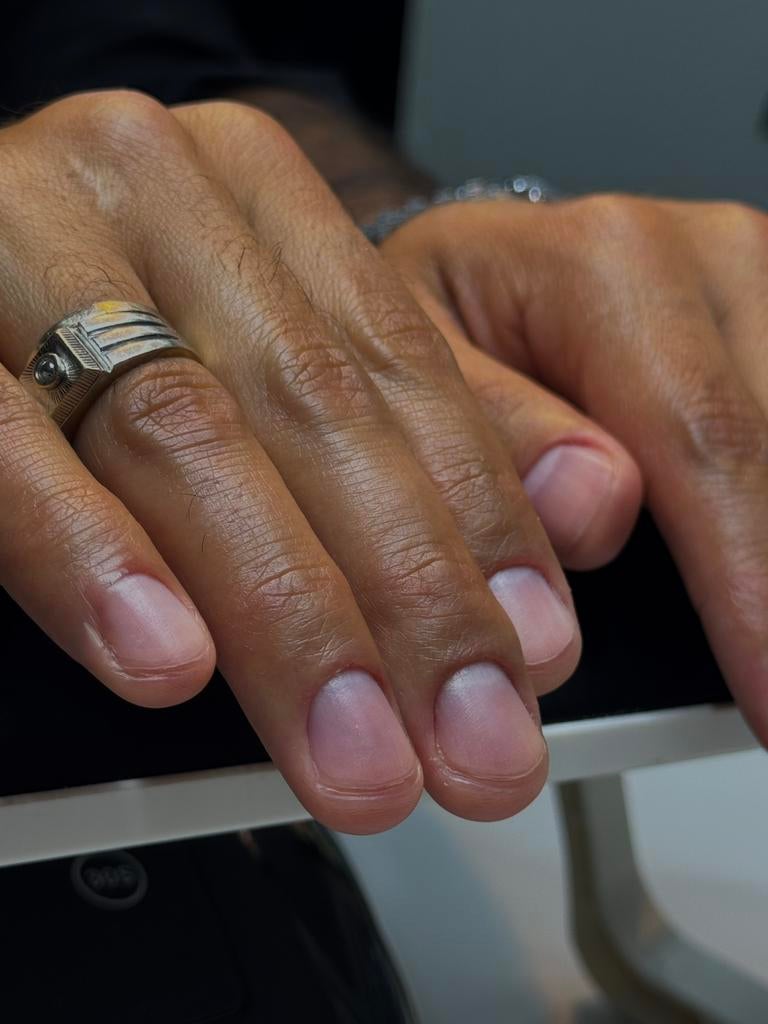 We specialise in nails and beauty treatments, Ophalen of Verzenden, Zo goed als nieuw