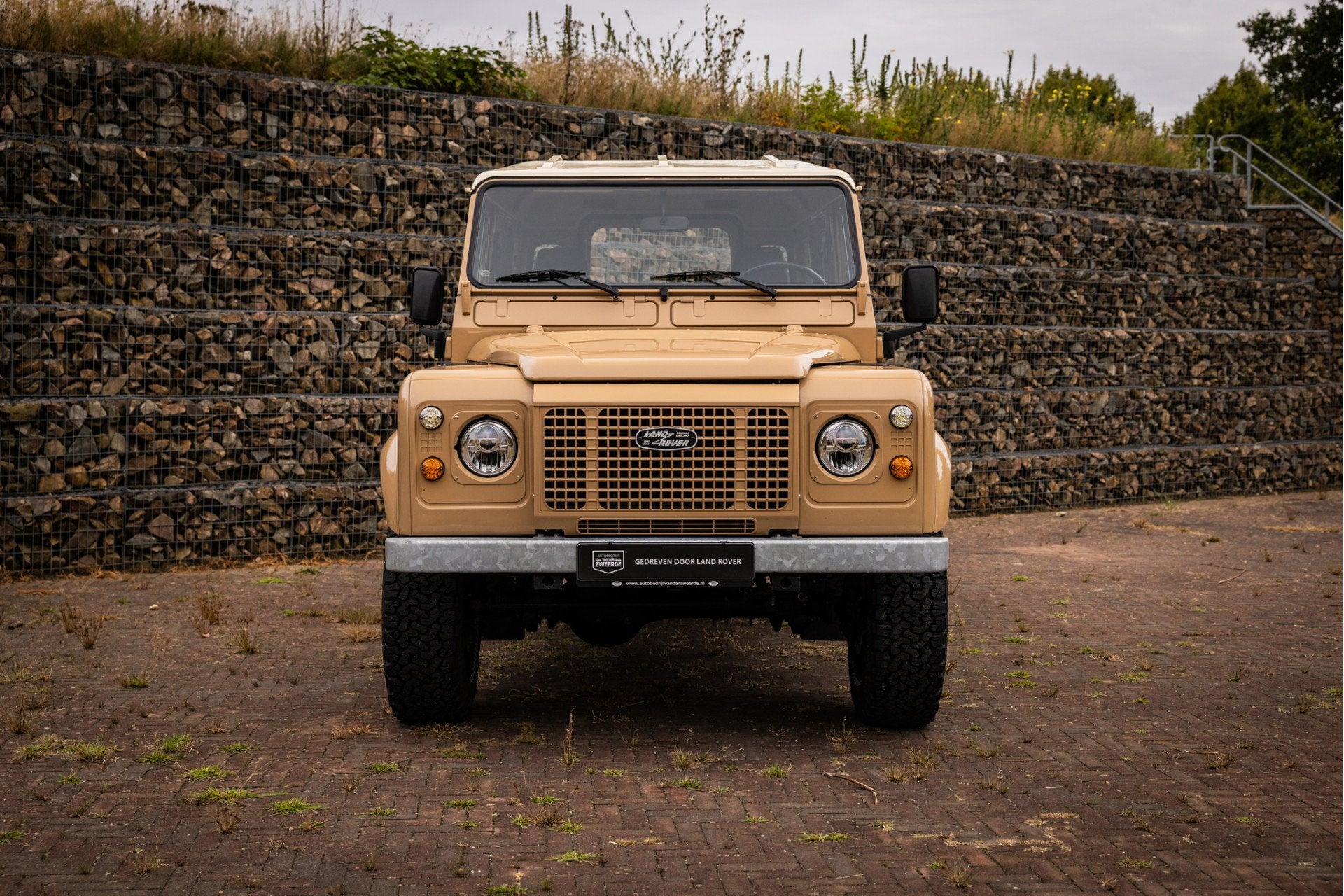 Land Rover Defender 110 V8 Hard Top Volledig gerestaureerd, Gebruikt, 8 cilinders, 3500 cc, Bruin