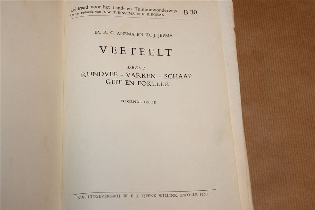 Veeteelt — Handboek Rundvee Varken Schaap — 1958, Ophalen of Verzenden, Gelezen