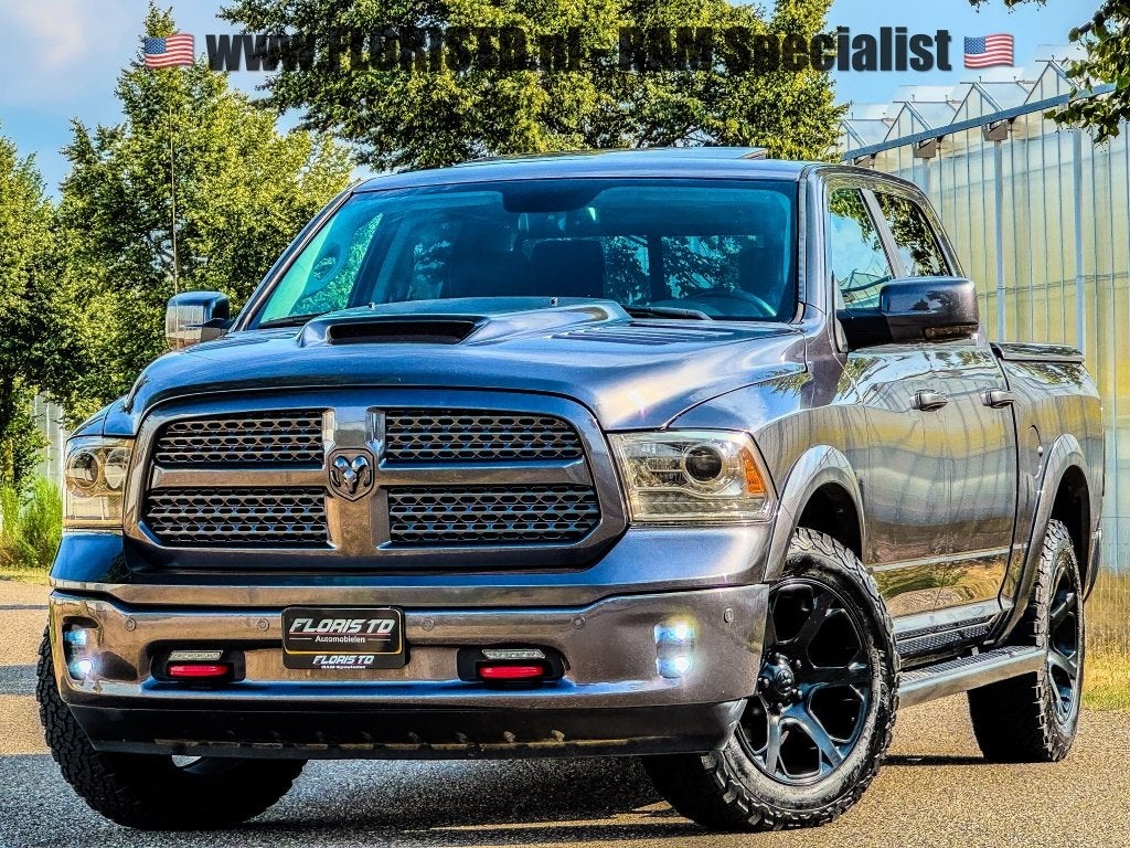 DODGE RAM 1500 5.7L HEMI V8 * LARAMIE * BLACK-OPPS*PRACHTIG*, Auto's, Automaat, Met garantie (alle), Leder, Bedrijf