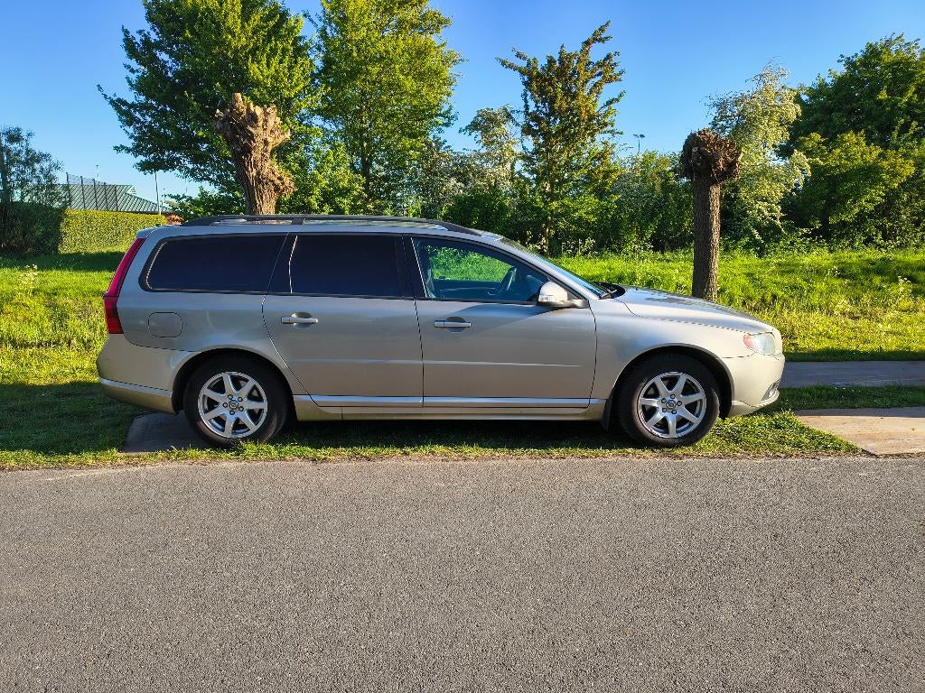 Volvo V70 2.0 2009 | Cruise Control | Bluetooth | Half leer, Voorwielaandrijving, 145 pk, Zwart, 4 cilinders