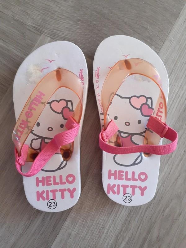 Hello Kitty teenslippers, Maat 23, Meisje, Overige typen, Ophalen of Verzenden, Zo goed als nieuw