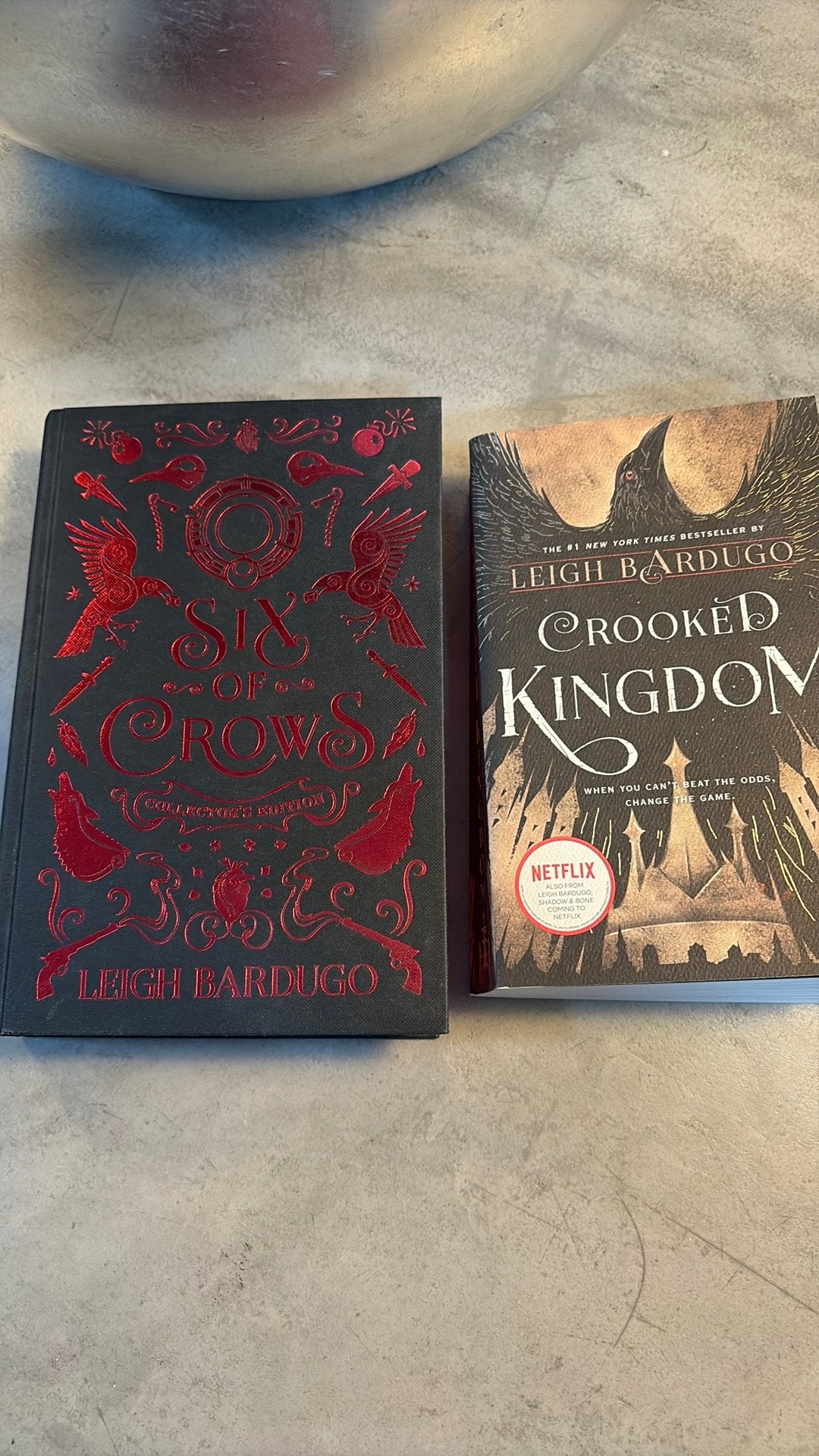 2x leigh Bardugo Engels tiener boek, Boeken, Fantasy, Ophalen of Verzenden, Zo goed als nieuw