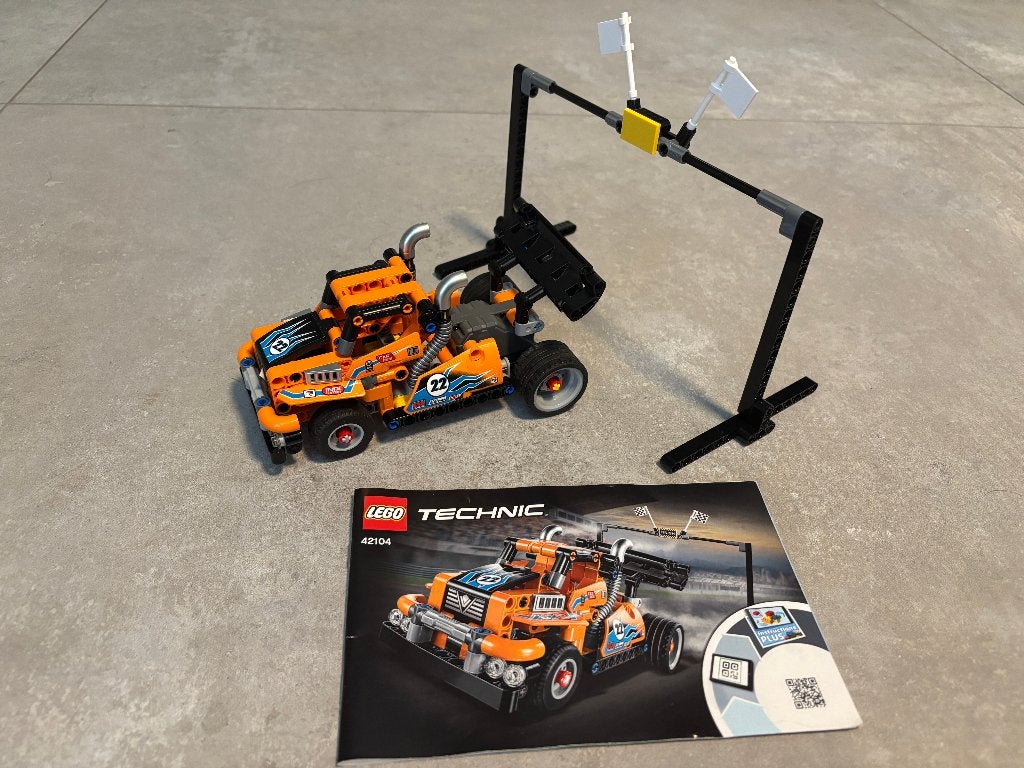 Legoset 42104 Technic 2-in-1 Racetruck met pull-back motor, Gebruikt, Lego, Compleet, Ophalen of Verzenden
