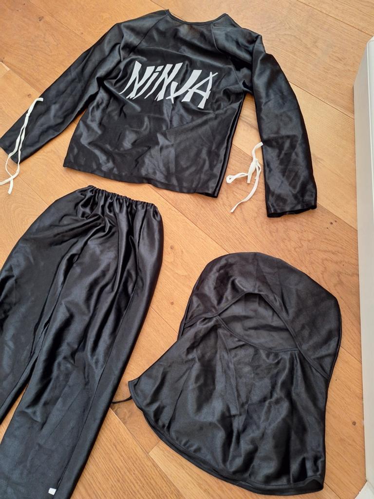 Ninja pakje   maat 128, Kinderen en Baby's, Carnavalskleding en Verkleedspullen, Ophalen of Verzenden, Zo goed als nieuw, 122 t/m 128