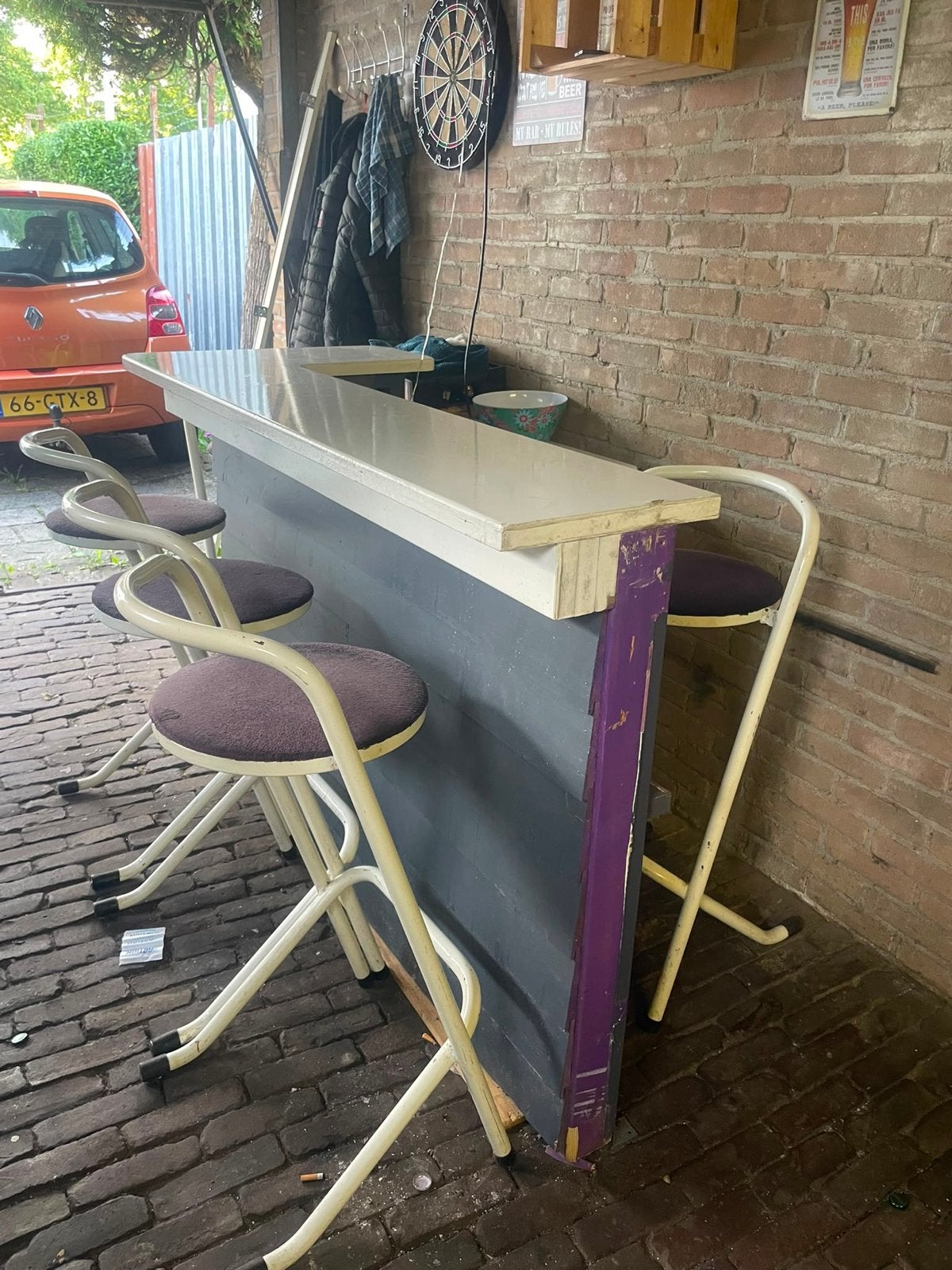 Gezellige bar met 5 krukken voor thuis of mancave, Huis en Inrichting, Barren, Ophalen of Verzenden, Gebruikt, Inclusief barstoelen
